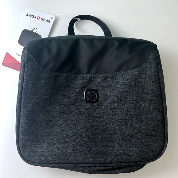 COPY - SwissGear Toiletry Tech Kit. NWT - Picture 1 of 10